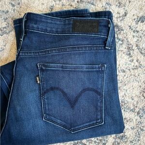 Women’s Mid Rise Straight Leg Levi Jeans Size 14